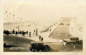 1920s Seaside Oregon North Prom People autos Postcard 25-8366 - Imagen 1 de 2
