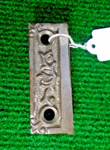 2 1/2" AUSGEFALLENER GUSSEISENHALTER FÜR FELGENSCHLOSS - PERFEKTE REPRODUKTION (33324) - Bild 1 von 5