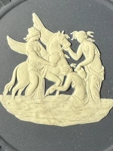 Piatto in diaspro blu scuro Wedgwood inglese metà secolo, 1974 Pegasus Horse - Foto 1 di 8