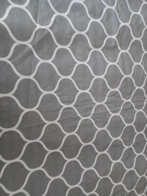 Mantel Food Network geométrico gris blanco poliéster 56" x 96" de colección Foto 1 de 4