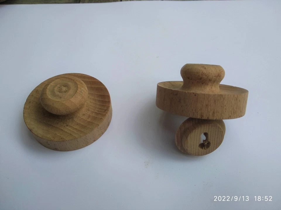 Bouton cuvette en bois - hêtre, ronde 60mm, à viser, neuve. - Photo 1/1