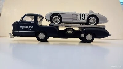 Conrad 103401 Mercedes Benz 1955 Car Transporter and racing car BOXED - Image 1 of 4