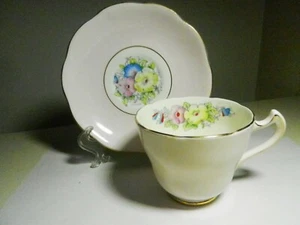 TRENTHAM Petunia SIGNED H. Colclough-Hand Painted Cup & Saucer-Gold Trim-England - Picture 1 of 7