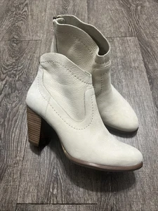 Stivaletti Ugg Charlotte in pelle avorio 8, cerniera posteriore, usati in ottime condizioni - Foto 1 di 9