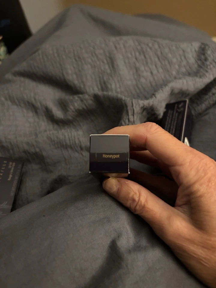 Chantecaille Lip Veil HoneyPot Easy pink nude lipstick new in box - Image 1 of 4