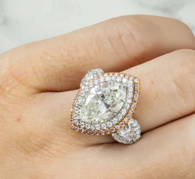 Anillo de compromiso con halo de diamantes cultivados en laboratorio de corte marquesa de 7,75 quilates de oro multicolor de 14 k Foto 1 de 4