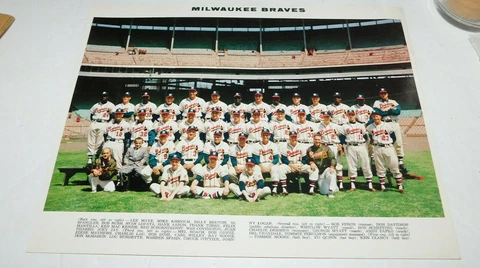 NEAT VINTAGE TEAM PHOTO OF THE EARLY 1960'S  MILWAUKEE BRAVES HANK AARON Cover