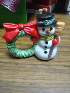 Campanella pupazzo di neve ornamento con ghirlanda Natale da appendere vacanze ceramica da collezione - Foto 1 di 3