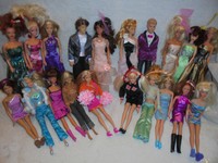 muñequitos de barbie en español