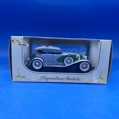 1934 DUESENBERG SILVER/ GREEN 1/32 DIECAST MODEL CAR BY SIGNATURE MODELS Read - Image 1 of 4