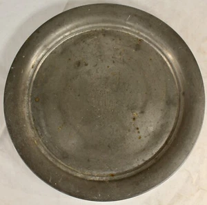 Plato de peltre antiguo monograma con jarra con sello 3262 - Imagen 1 de 19