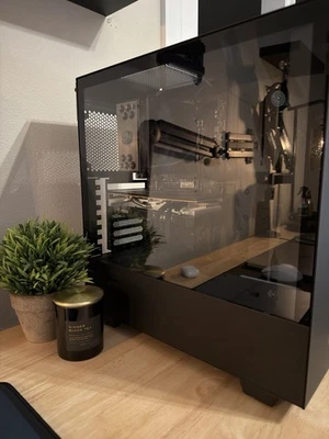 Estuche personalizado PC Radeon 5600XT Ryzen 5 3600X MSI B450 16 GB DDR4 RAM NZXT Foto 1 de 4