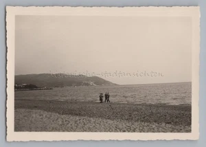 Diano Marina Riviera Italien 1953 - Personen am Strand - Altes Foto 1950er - Bild 1 von 2