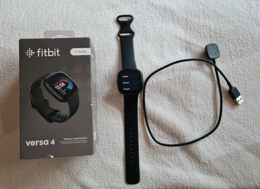 Fitbit Versa 4 by Google – Smartwatch in schwarz - voll funktionsfähig - Bild 1 von 4
