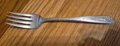 Tenedor de ensalada de plata esterlina Margaret Rose de National 6 1/2" 38 g Foto 1 de 4