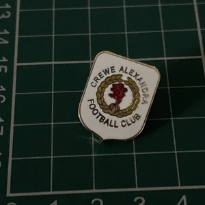 ⚽️Crewe Alexandra Football Pin Badge ⚽️ - Picture 1 of 4