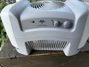 Vornado Evap40 4-Gallon Evaporative Humidifier with 2 Pack of Wicks - Picture 1 of 7