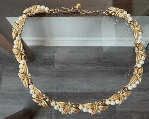 Vintage TRIFARI Faux Pearl Rhinestone Leaf Gold tone Elegant Hook Necklace - Picture 1 of 12