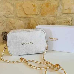 Chanel Beaute Bolsa de Cosméticos Tela Boucle Dorada Bandolera Bolso NUEVO - Imagen 1 de 9