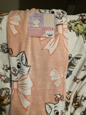 Manta Disney's The Aristocats Marie Throw Foto 1 de 2
