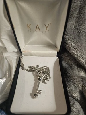 Collar Llavero Diamante Corazón Abierto Plata Esterlina 925 Kays Jewelers Jane Seymore Foto 1 de 3