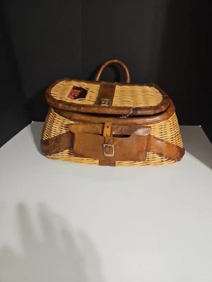 "Antigua cesta de pesca de trucha de mimbre y cuero de 16"" de pescador creel". Foto 1 de 4