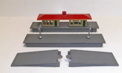 Estación eléctrica Lone Star Treble-O EL.150 con plataforma y extensión EL.151 "N/OOO" Foto 1 de 4