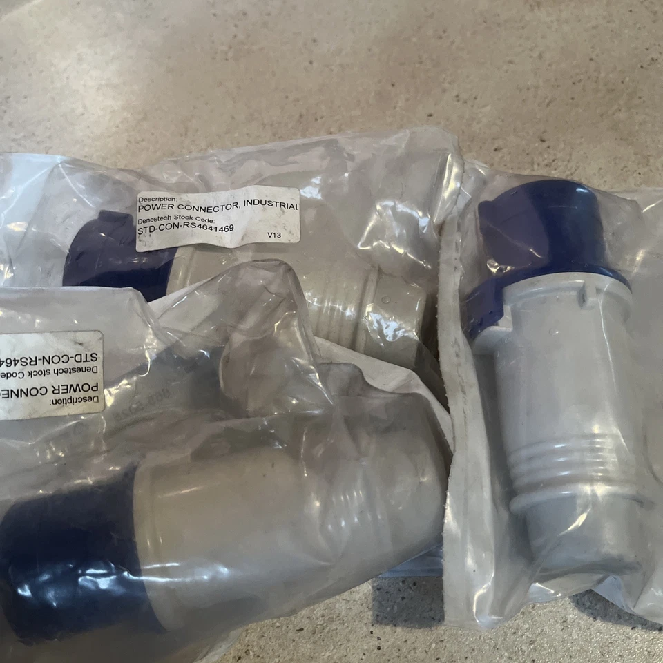 3x RS PRO IP44 Blue Cable Mount 2P+E Industrial Power Plug 16A caravan plug - Image 1 of 2