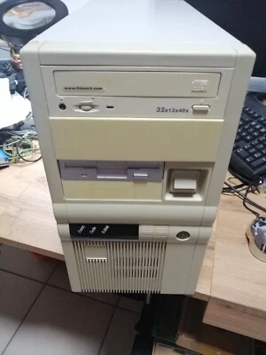 COMPUTER VINTAGE RETROGAMING INTEL PENTIUM 133 - Immagine 1 di 4
