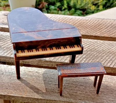 老式娃娃屋家具Renwal娃娃屋大钢琴带长凳#L74 — 第 1/3 张图片