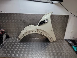 MINI COOPER R57 2009-2013 ALERÓN DELANTERO LADO PASAJERO IZQUIERDO LADO CERCANO EN BLANCO - Imagen 1 de 6