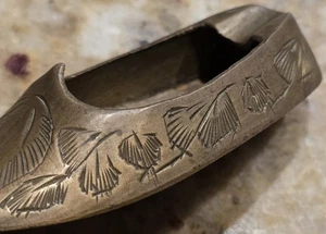 3½" Vintage Carved Brass Shoe Ashtray From Orld Gift India Single Ashtray - Picture 1 of 8