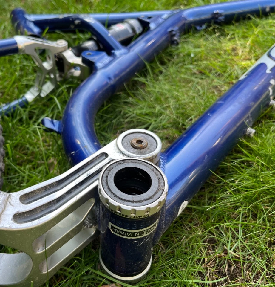 tomac revolver 2006 (frame mount bolt needed) Lightweight Manitou Retro RockShox - Image 1 of 4