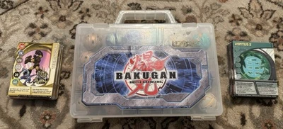 Bakugan Battle Brawlers Lote de 24 Bakugan y 58 cartas en total con estuche! Foto 1 de 4