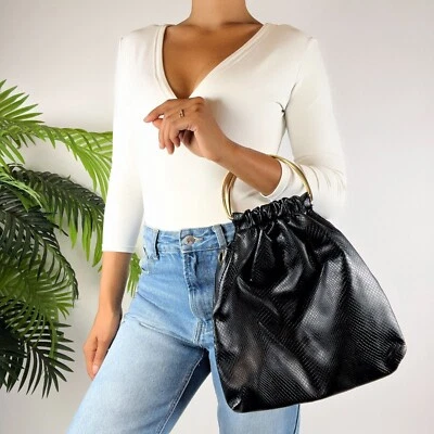 Cartera de mano vintage de los 90 negra Indie Grunge de cuero sintético con asa de aro Foto 1 de 4