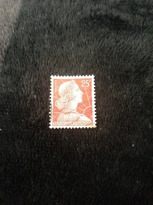 Republique Francaise 25f,Stamp Red And White Used (In Very Good... - Image 1 of 3