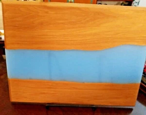 Handgefertigtes Holz Wurstwaren Käse Schneidebrett Blue River Epoxidharz - Bild 1 von 3