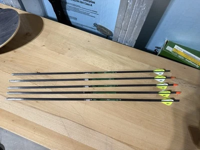 5 Gold Tip Hunter XT 3555 Bow Carbon Arrows Used 25 1/2” - Image 1 of 4