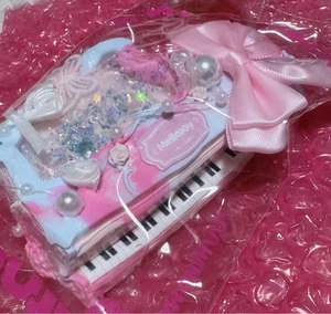 Mellojoy Kawaii Pink Piano Note Squishy with Ribbon Collectible Rare Limited - Bild 1 von 1