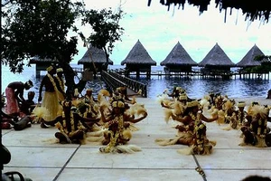 VINTAGE 1972 ASSORTED SOUTH PACIFIC FAMILY HOLIDAY 35MM COLOUR SLIDES X 7 - Bild 1 von 7