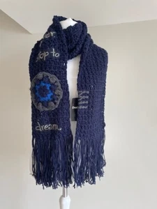 Bufanda de punto Desigual, con borlas, diseño 'Nunca dejes de soñar' azul marino nueva con etiquetas - Imagen 1 de 3