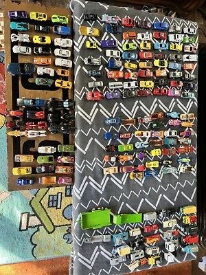 Coleção de carros de brinquedo 146 veículos incluindo Hot Wheels, Matchbox, Marvel - Imagem 1 de 4