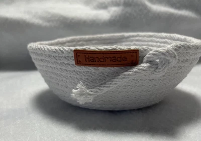 Tazón/cesta de baratija de cuerda hecha a mano blanca 2,5x5 Foto 1 de 4