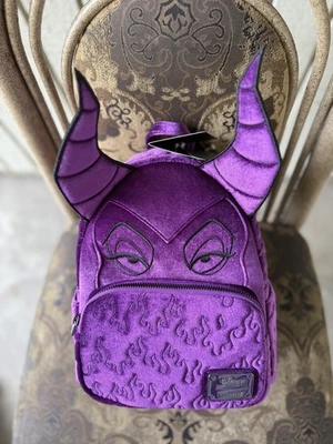Mini Mochila Loungefly Disney Bella Durmiente Maléfica Terciopelo Púrpura Nueva con Etiquetas Foto 1 de 4