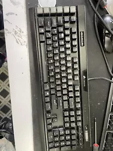 Corsair K95 RGB PLATINUM Mechanical Gaming Keyboard - Picture 1 of 9