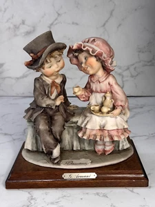 Vintage Giuseppe Armani Couple On A Bench Having Tea Figurine - Picture 1 of 10