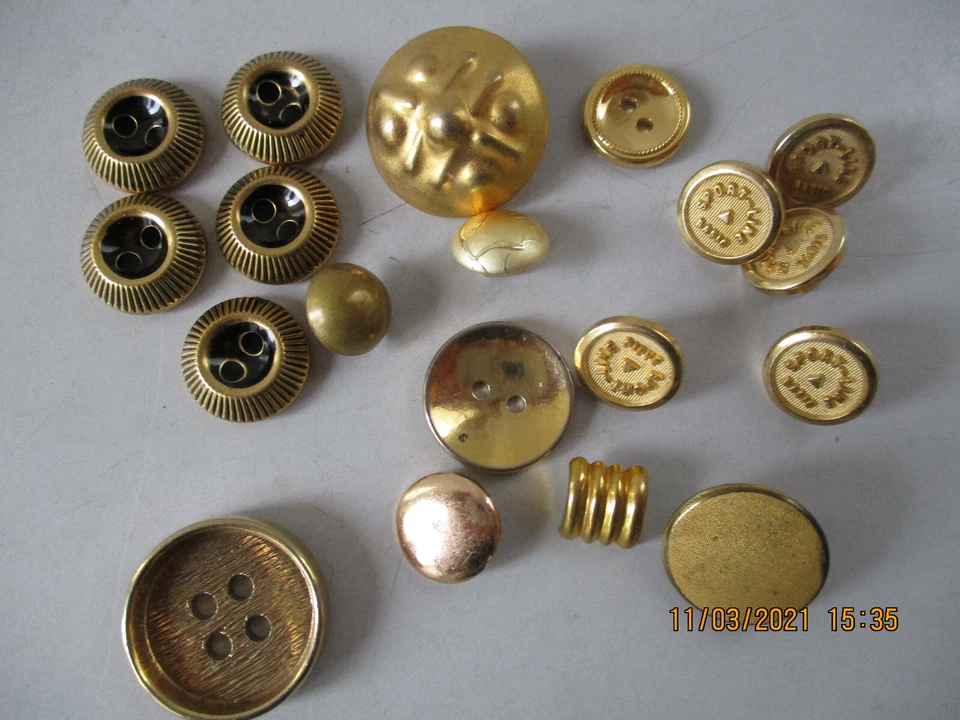 Knöpfe Konvolut 19 Metallknöpfe goldfarben - Bild 1 von 1
