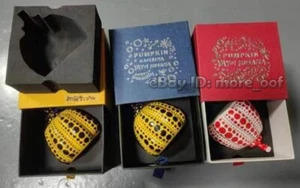 YAYOI KUSAMA Calabaza Arte Escultura Juguete Decoración del Hogar Adornos Colección Nuevo - Imagen 1 de 29