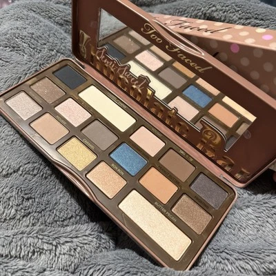 Too Faced Semi Sweet Chocolate Bar Eyeshadow Palette (13.3g/0.42oz) New Boxed - Image 1 of 4