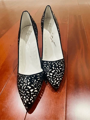 Alice and Olivia Black and White Pumps Size: 8 - NWOT - Image 1 of 4
